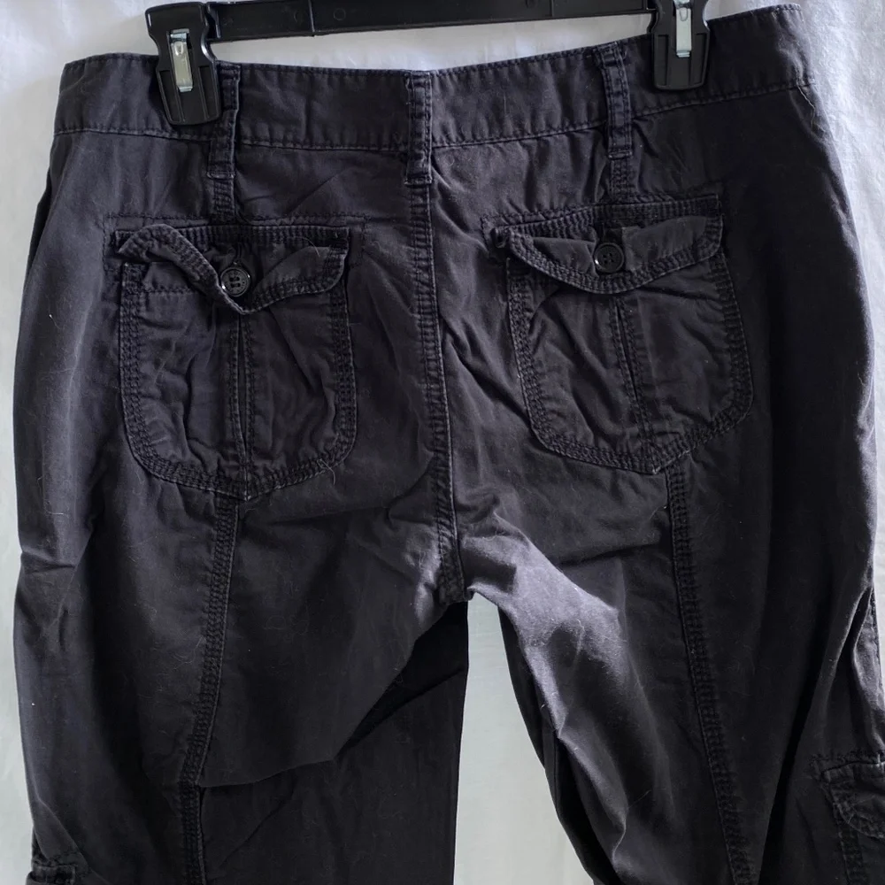 Clavin Klein Cargo Capri Size: 8 - Picture 7 of 11